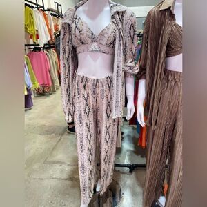 New 3 piece set. boutique